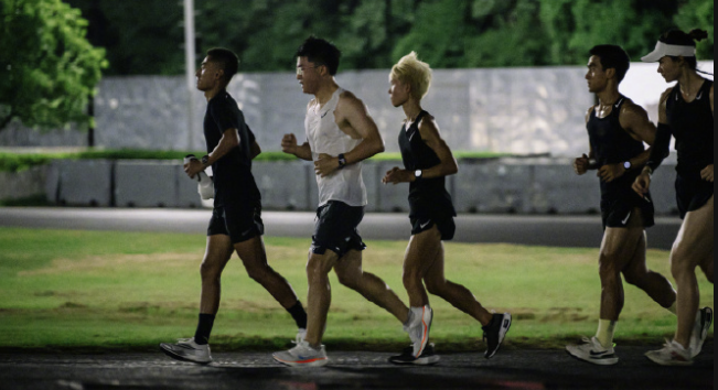 女子全裸摔跤,挑战极限的勇气与力量